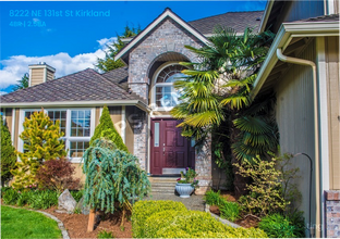 8222 NE 131st St in Kirkland, WA - Foto de edificio - Building Photo