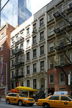 127 W 56th St in New York, NY - Foto de edificio - Primary Photo