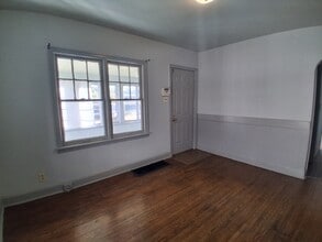 28 S Virginia Ave in Danville, IL - Building Photo - Building Photo