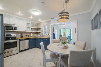 426 Eagles Nest Ln in Sarasota, FL - Foto de edificio - Building Photo