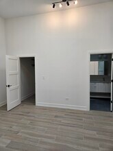 2909 N Milwaukee Ave, Unit 2 in Chicago, IL - Building Photo - Building Photo