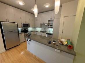 3810 Wilshire Blvd, Unit 307 in Los Angeles, CA - Foto de edificio - Building Photo