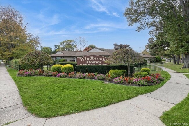 138 Feller Dr in Central Islip, NY - Building Photo - Building Photo