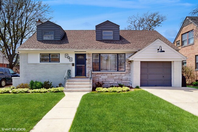 property at 406 N Pine St
