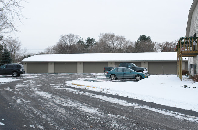 2000 108th Ave NW in Coon Rapids, MN - Building Photo - Building Photo