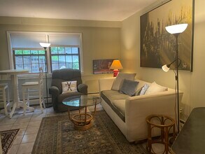 85 Crescent Rd in Burlington, VT - Foto de edificio - Building Photo