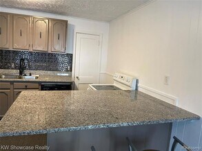 4335 Territorial Rd in Rochester, MI - Building Photo - Building Photo