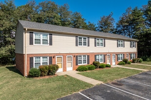 Cardinal's Crest Apartments in Lynchburg, VA - Building Photo