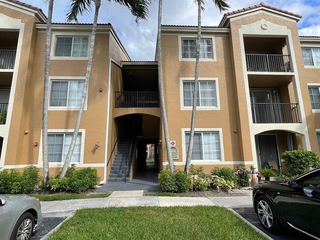 8010 N Nob Hill Rd in Tamarac, FL - Building Photo - Building Photo