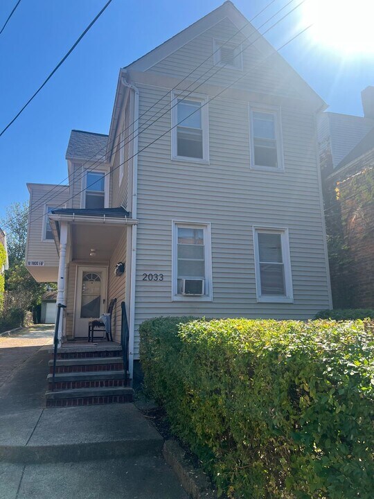 2033 Murray Hill Rd in Cleveland, OH - Building Photo