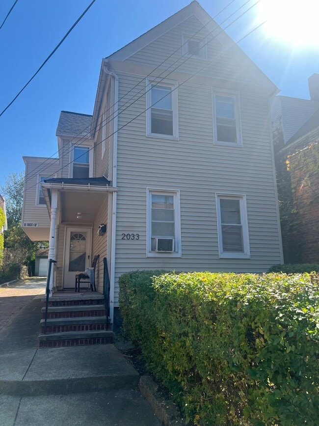 property at 2033 Murray Hill Rd