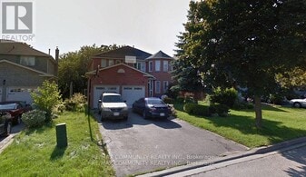 2372 Wildwood Crescent in Pickering, ON - Building Photo