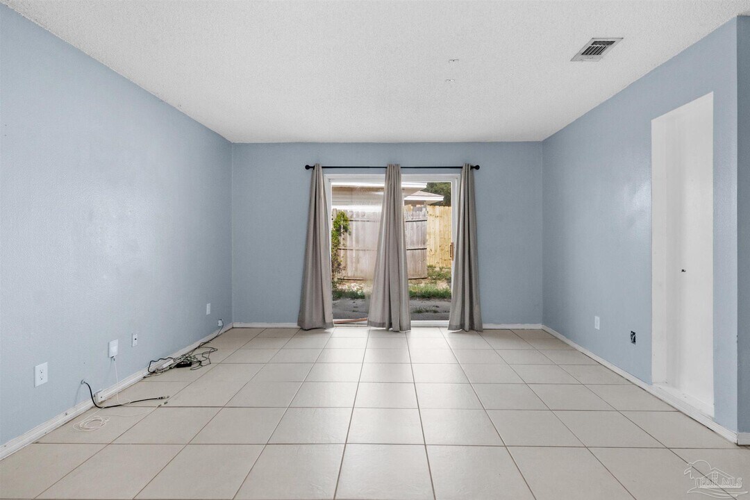 1555 Green Briar Pkwy in Gulf Breeze, FL - Building Photo