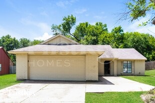 608 Nora Ln in Desoto, TX - Building Photo