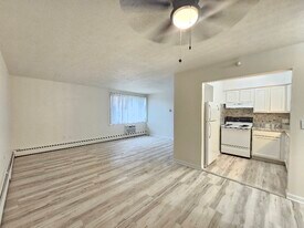 1851 W 13 Mile Rd in Madison Heights, MI - Building Photo