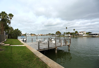 Island Way Apartments in Clearwater Beach, FL - Building Photo - Building Photo