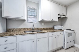 1711 Fourcade St in Houston, TX - Building Photo - Building Photo