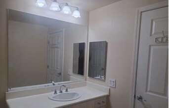 1101 S Main St, Unit 1101 S Main Street 421 in Milpitas, CA - Foto de edificio - Building Photo