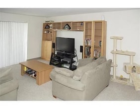 165 Quincy Shore Dr in Quincy, MA - Building Photo - Building Photo