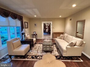 548 Nottingham Dr in Yardley, PA - Building Photo - Building Photo