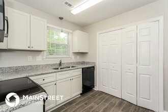 5334 Rolling Oak Ln in Charlotte, NC - Building Photo - Building Photo