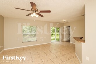 150 Empress Ave, Unit D in Sebastian, FL - Foto de edificio - Building Photo