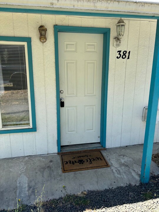 377 SE Ella St-Unit -381 in Roseburg, OR - Building Photo