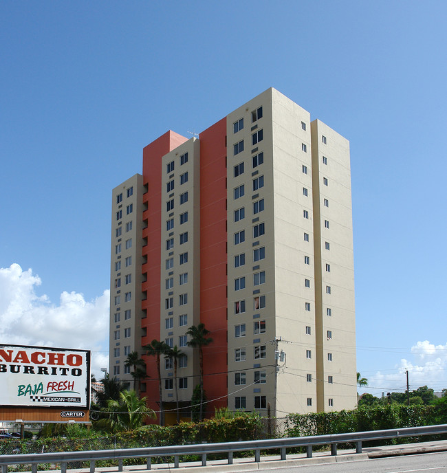 Hunter Riverwalk Apartments in Miami, FL - Building Photo - Building Photo