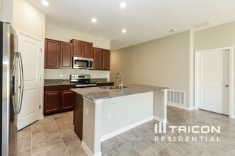 1732 Broad Winged Hawk Dr in Ruskin, FL - Building Photo - Building Photo