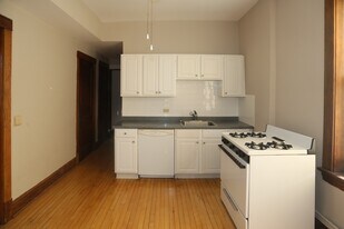 1927 W Schiller St, Unit 3R in Chicago, IL - Building Photo