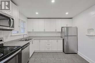 366 Mary St N in Oshawa, ON - Building Photo - Building Photo