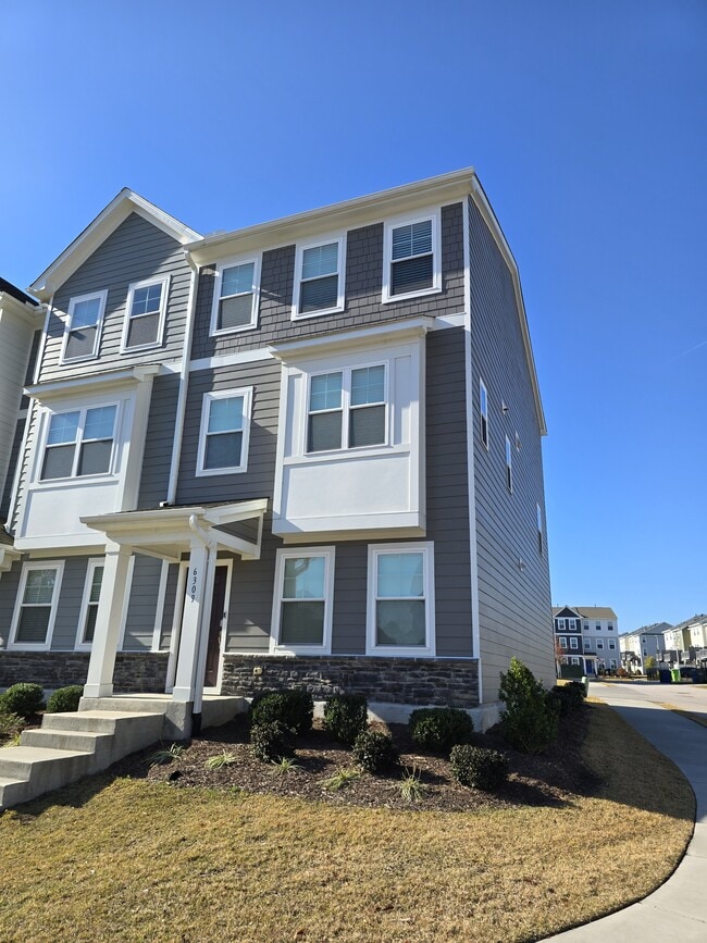 6309 Truxton Ln in Raleigh, NC - Building Photo - Building Photo