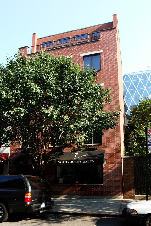 313 W 53rd St in New York, NY - Building Photo