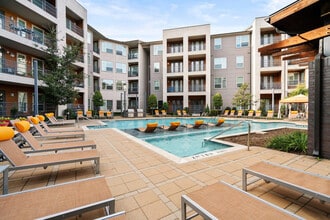 6162 Maple Ave in Dallas, TX - Building Photo - Building Photo
