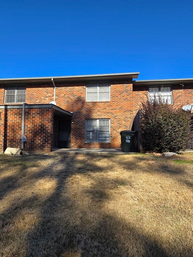 1959 Meadowbrook Cir NW in Dalton, GA - Building Photo - Building Photo