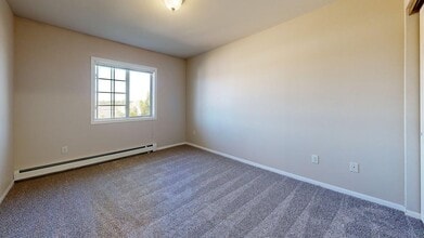 Lincoln Meadows in Dickinson, ND - Foto de edificio - Building Photo