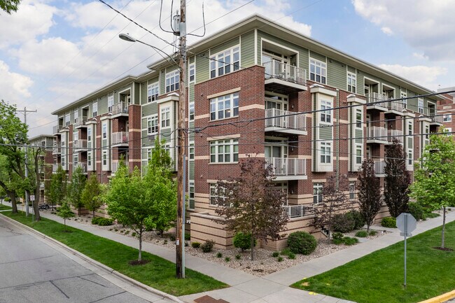 Vicinato in Madison, WI - Foto de edificio - Building Photo