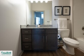 340 W 25th St, Unit 4106 in Charlotte, NC - Foto de edificio - Building Photo