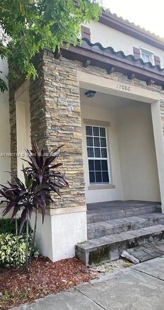17086 SW 95th Ter, Unit 1 in Miami, FL - Building Photo