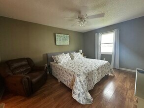 2936 Lake Shore Dr, Unit Furnished Beach Condo in Riviera Beach, FL - Building Photo - Building Photo