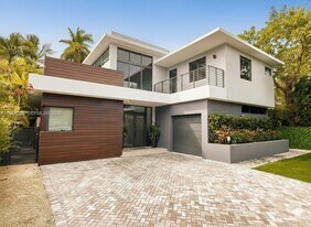 2550 Overbrook St in Miami, FL - Building Photo