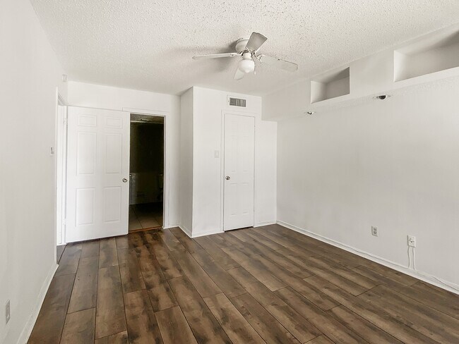 2826 S Bartell Dr in Houston, TX - Building Photo - Building Photo