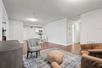 2942 Esterbrook Dr in Farmers Branch, TX - Building Photo - Building Photo