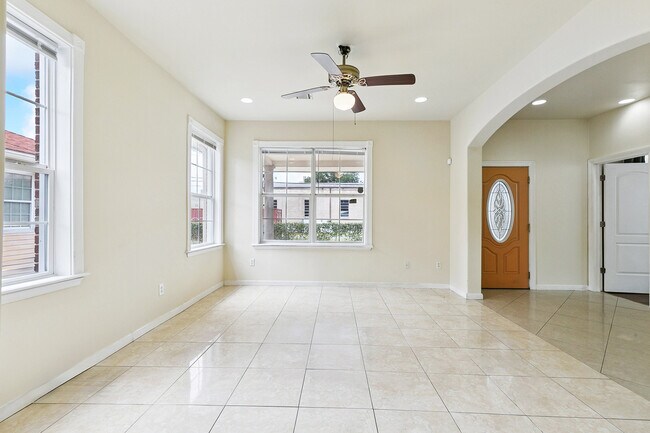 5832 Willow St in New Orleans, LA - Building Photo - Building Photo