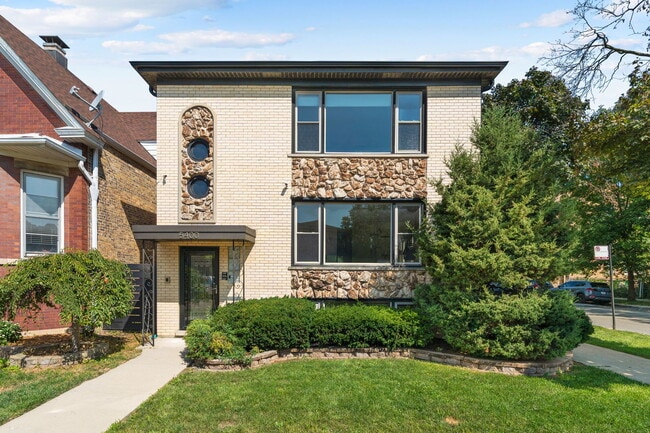 property at 5400 W Dakin St
