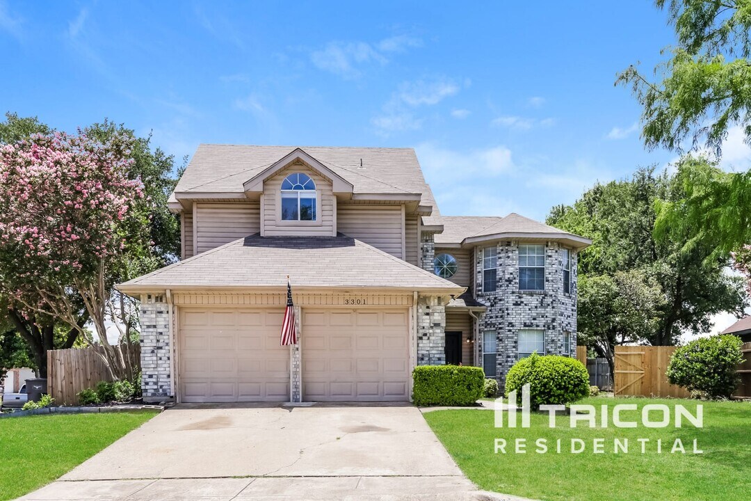 3301 Plantation Ln in Fort Worth, TX - Building Photo