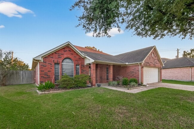 3717 E Pin Oak Dr in Pearland, TX - Building Photo - Building Photo
