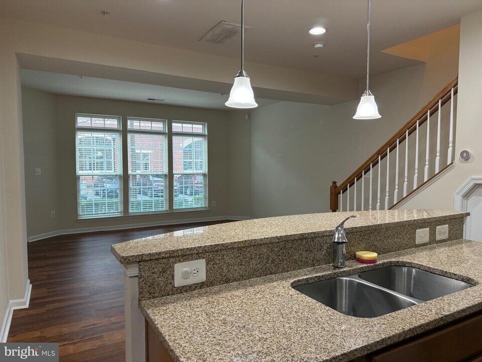 908 Hall Station Dr in Bowie, MD - Building Photo