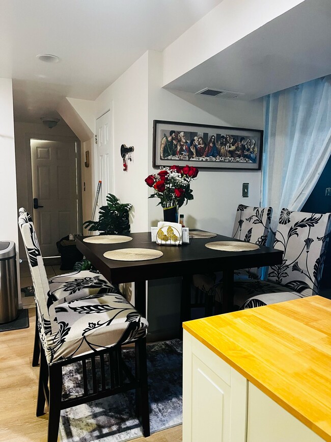 17 Patricia Rd, Unit 2 BEDROOM APARTMENT