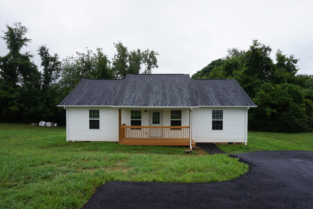 2089 Walnut St in White Pine, TN - Foto de edificio